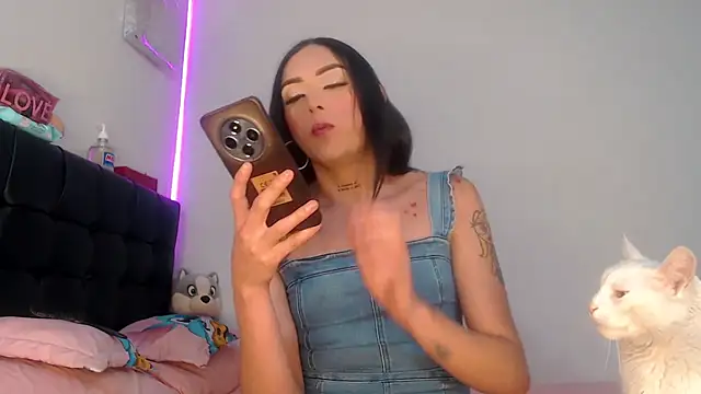 Megan Gil  online show from February 26, 2026, 10:42 pm