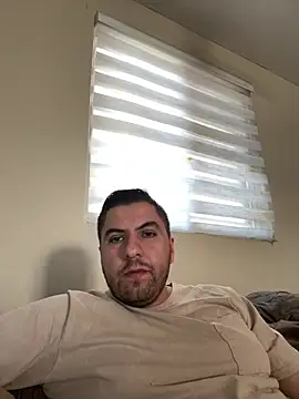 raulgzz4 online show from March 24, 2026, 3:39 pm