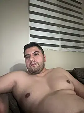 raulgzz4 online show from June 23, 2026, 3:59 am