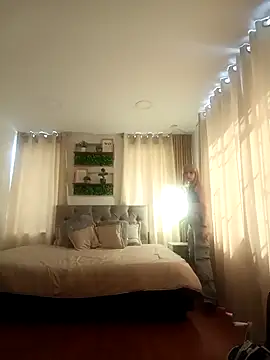 zohet kriss online show from October 9, 2025, 2:37 pm