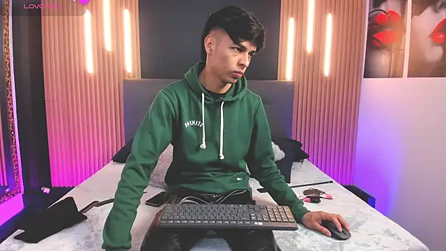 OnlyJos online show from December 17, 2025, 6:47 pm