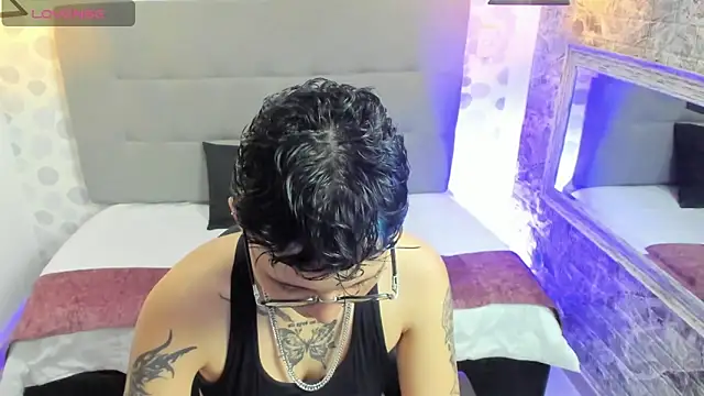 emahills  axelrose online show from September 30, 2025, 7:08 pm