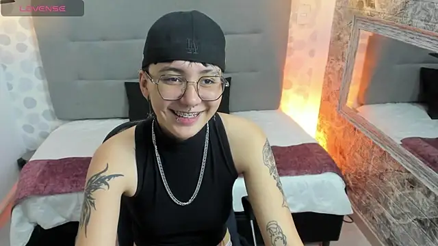 emahills  axelrose online show from October 2, 2025, 11:12 pm