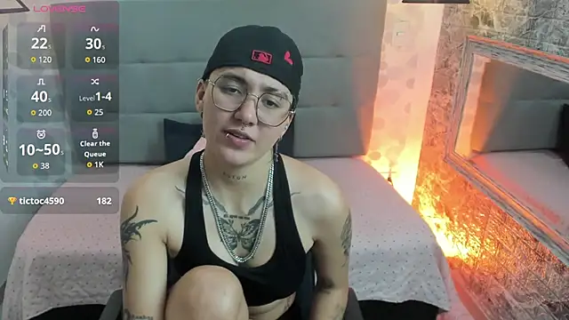 emahills  axelrose online show from October 13, 2025, 3:06 am