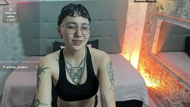 emahills  axelrose online show from October 14, 2025, 3:40 am