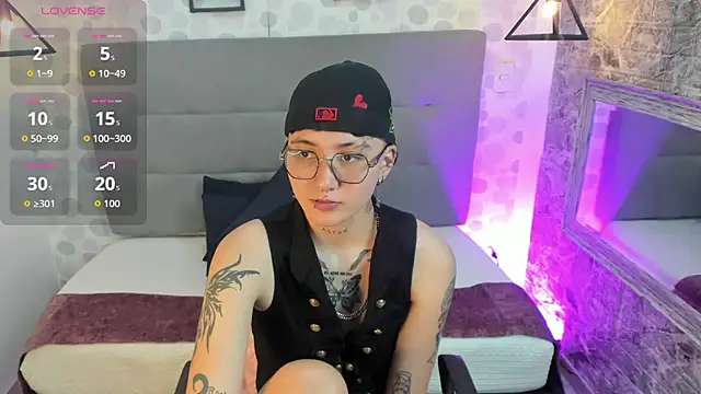 emahills  axelrose online show from October 18, 2025, 1:08 am