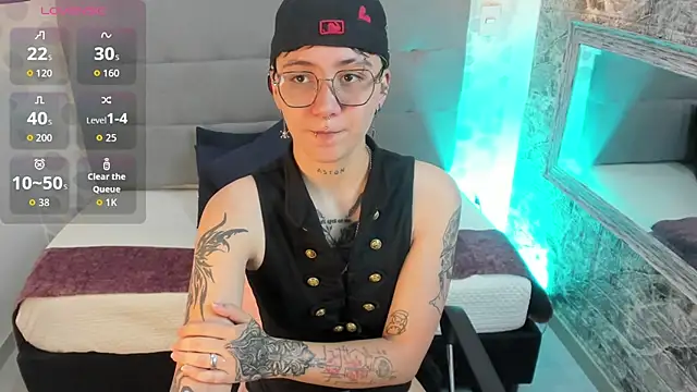 emahills  axelrose online show from October 20, 2025, 2:28 pm