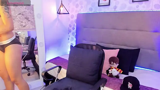 emahills  axelrose online show from October 29, 2025, 1:52 am