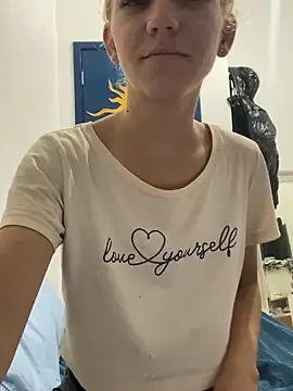 Snapshot of Bruna551 chatting on October 4, 2025, 11:25 pm Bruna551 online show from October 4, 2025, 11:25 pm