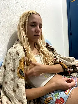 Snapshot of Bruna551 chatting on November 6, 2025, 3:18 am Bruna551 online show from November 6, 2025, 3:18 am