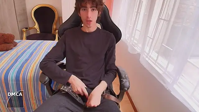 Nude Boy18 online show from October 4, 2025, 8:29 pm