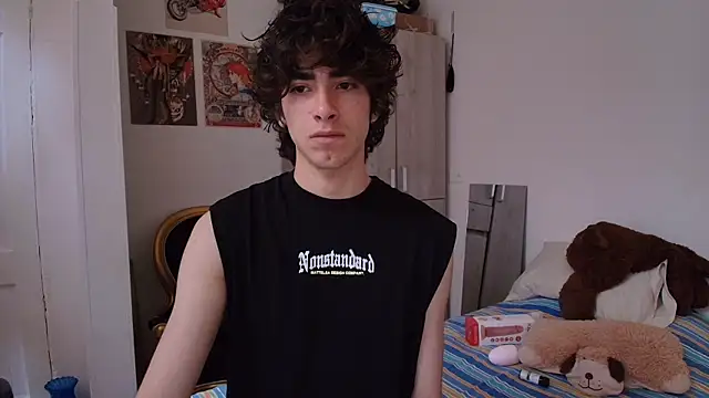 Nude Boy18 online show from November 3, 2025, 9:59 pm