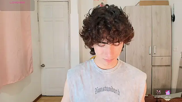 Nude Boy18 online show from November 21, 2025, 3:38 am