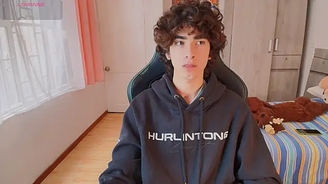 Nude Boy18 online show from November 28, 2025, 7:38 pm