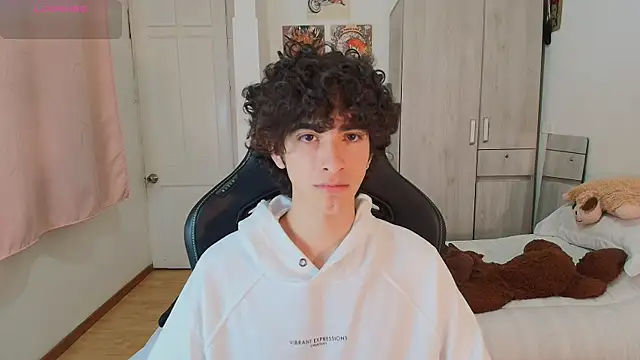 Nude Boy18 online show from May 8, 2026, 12:38 am