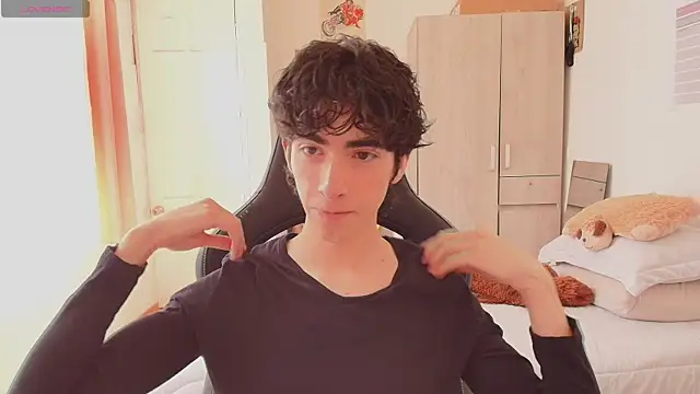 Nude Boy18 online show from May 27, 2026, 5:43 pm