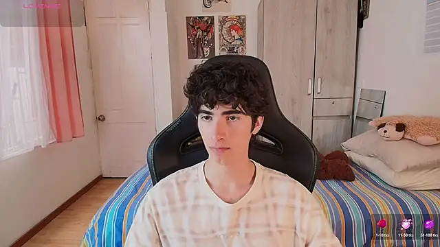 Nude Boy18 online show from May 28, 2026, 9:56 pm