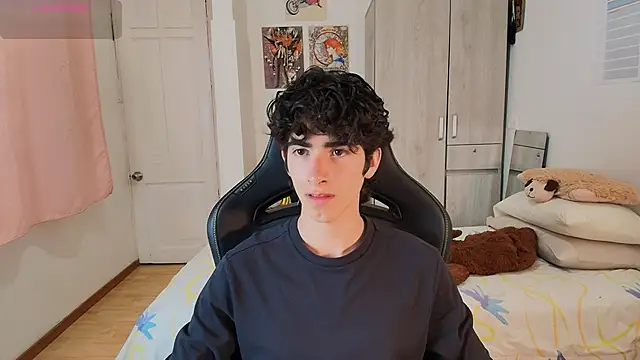 Nude Boy18 online show from May 31, 2026, 9:38 pm