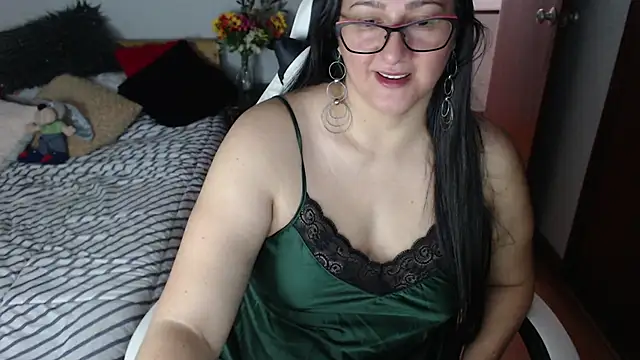 Aisha manzur online show from March 5, 2026, 9:11 pm