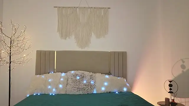 Little mia   online show from April 1, 2026, 10:18 pm