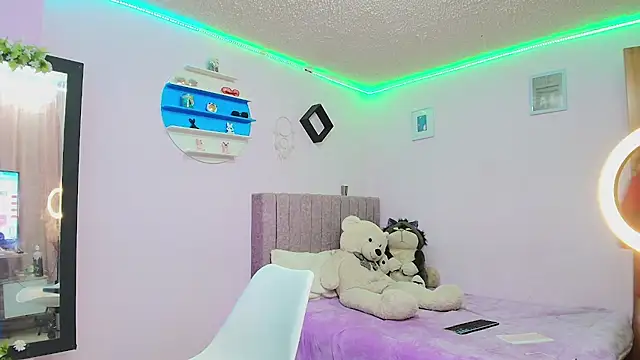 Snapshot of MiSofialeal chatting on November 24, 2025, 5:56 pm MiSofialeal online show from November 24, 2025, 5:56 pm