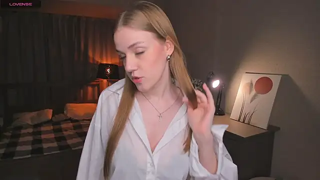 OdellaFrake online show from October 18, 2025, 7:47 pm