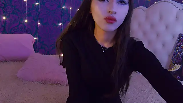 CherrRoses online show from October 31, 2025, 3:46 pm