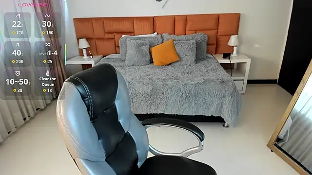 Catti Brie online show from October 9, 2025, 11:41 am