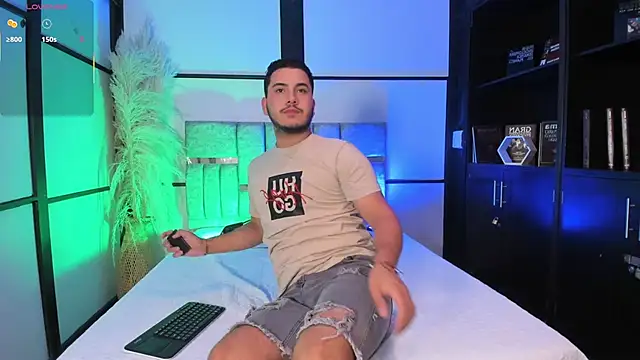 Axel grey  online show from December 22, 2025, 12:24 pm