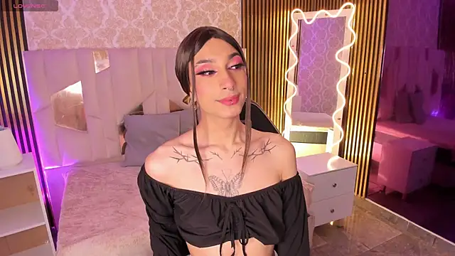 CYRUS TAY online show from July 19, 2026, 4:27 am