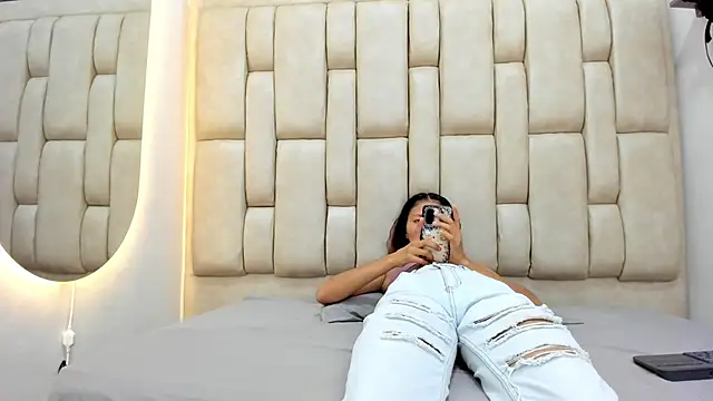 GabyAndHugo online show from October 8, 2025, 12:47 pm