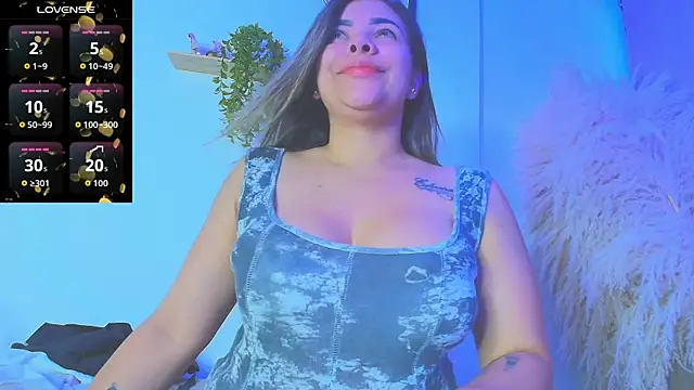 LindaaEvanss online show from September 17, 2025, 5:03 pm