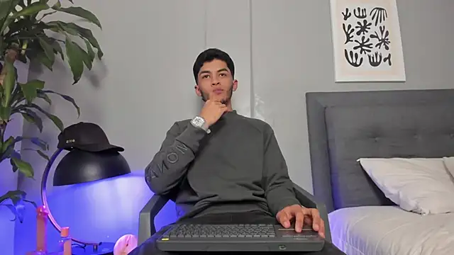 Tylerffoxx online show from June 21, 2026, 6:16 am