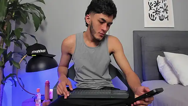 Tylerffoxx online show from June 29, 2026, 9:04 pm