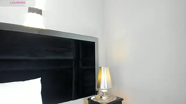 CarolineLee  online show from March 25, 2026, 10:38 pm