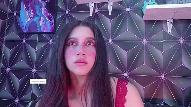 Megan Luxe online show from September 17, 2025, 4:03 am