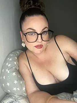 whitequeen xxx online show from September 12, 2025, 8:31 pm