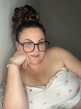 whitequeen xxx online show from September 16, 2025, 9:16 pm