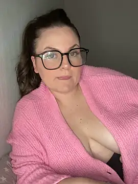 whitequeen xxx online show from November 13, 2025, 9:14 pm