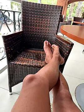 Snapshot of Jonypink10 chatting on October 27, 2025, 1:04 pm Jonypink10 online show from October 27, 2025, 1:04 pm