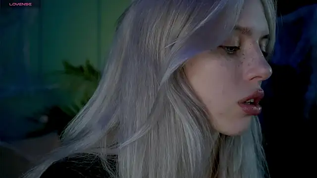 Nelly Carroll online show from November 3, 2025, 3:30 am