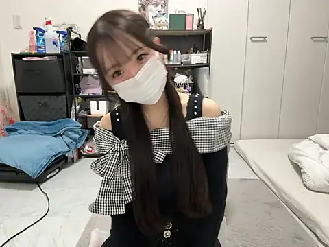 Snapshot of nano-da-u chatting on October 4, 2025, 2:37 pm nano-da-u online show from October 4, 2025, 2:37 pm