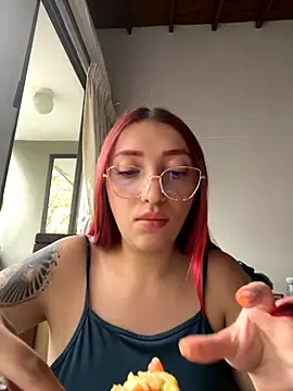 Paulina-Wells online show from October 9, 2025, 9:57 pm