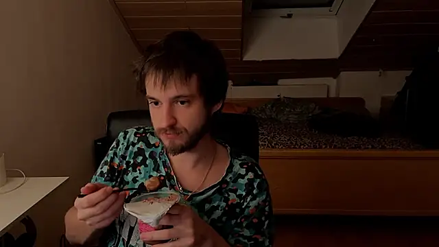 Snapshot of Bez3ybik chatting on January 8, 2026, 8:55 pm Bez3ybik online show from January 8, 2026, 8:55 pm