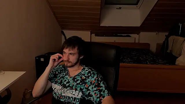 Snapshot of Bez3ybik chatting on January 10, 2026, 5:26 pm Bez3ybik online show from January 10, 2026, 5:26 pm