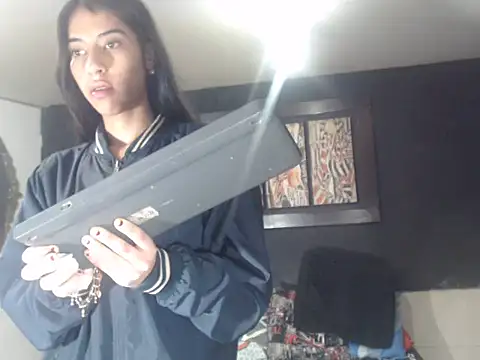 Snapshot of Dara-montenegro chatting on October 18, 2025, 12:13 am Dara-montenegro online show from October 18, 2025, 12:13 am