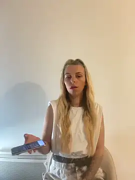 BrumeLove online show from June 19, 2026, 8:07 am