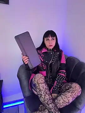 Ravenna666  online show from March 27, 2026, 11:15 pm