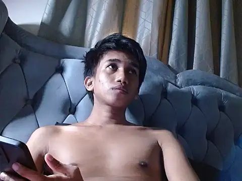 charlie0728 online show from December 4, 2025, 1:20 pm