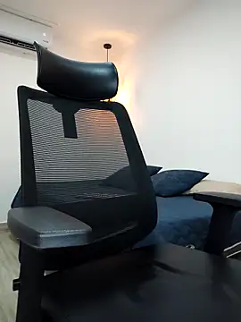 Snapshot of damian_bull chatting on September 24, 2025, 8:12 pm damian bull online show from September 24, 2025, 8:12 pm